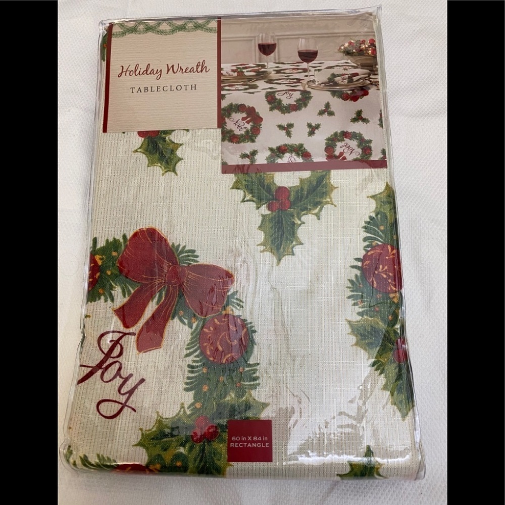ARLEE Home Fashions “Holiday Wreath” Tablecloth NIP